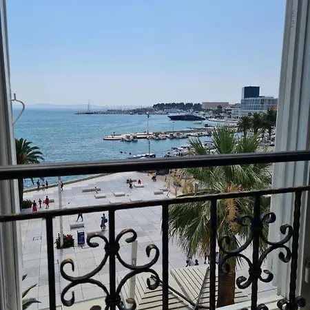 فندق مبيت وإفطار Luxury L&l سبليت