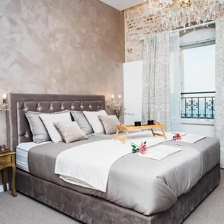 Luxury L&l Bed & Breakfast